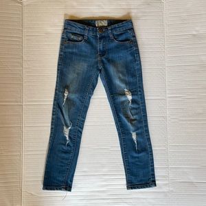 DANIEL L JEANS Boys Blue Ripped Legs Style Size 6